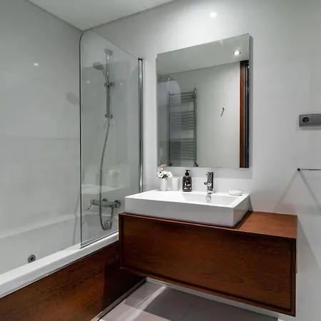 Luxury In City Center Apartment *